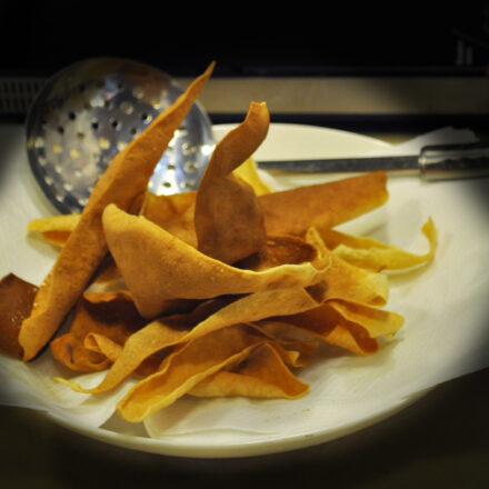 Crujiente de papadum con comino y pimienta